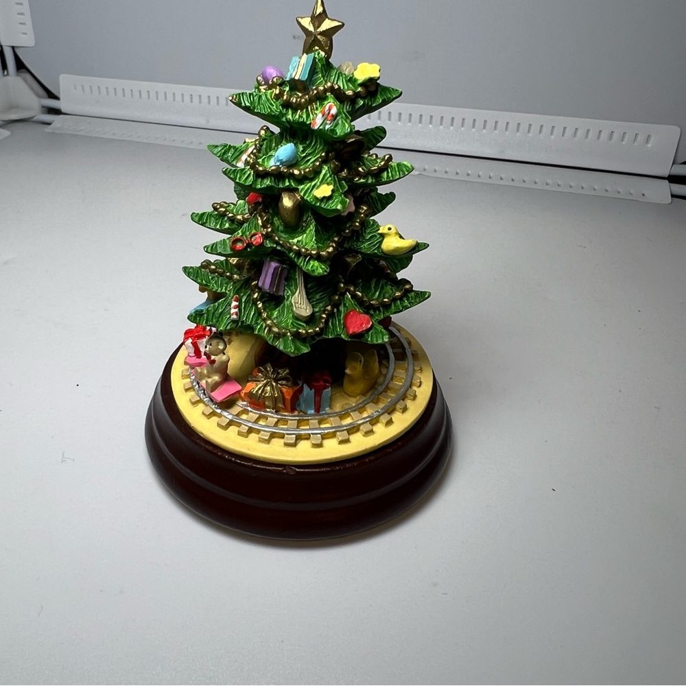 Vintage RARE Enesco Music Box Ceramic Christmas Small Traditional Tree